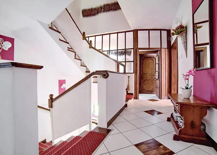 לינה וארוחת בוקר Cassia Przy Parku Zdrojowym 3*