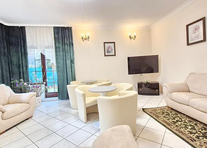 Cassia Przy Parku Zdrojowym לינה וארוחת בוקר 3*