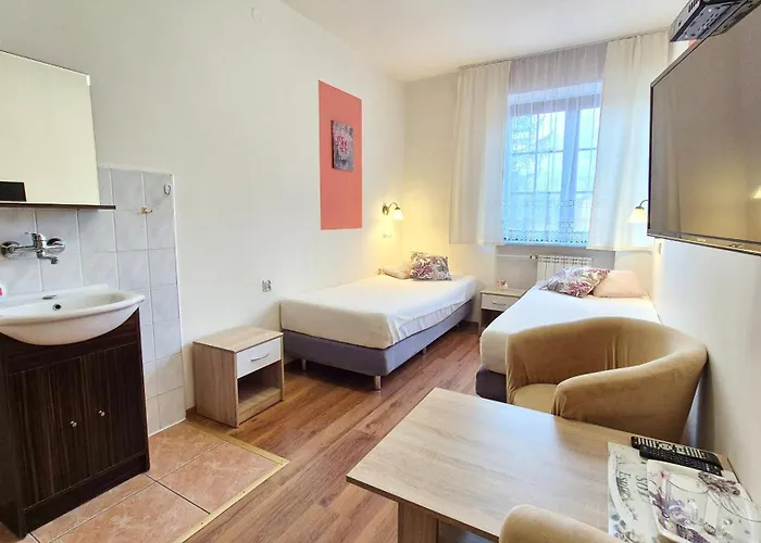 לינה וארוחת בוקר Cassia Przy Parku Zdrojowym רבקה